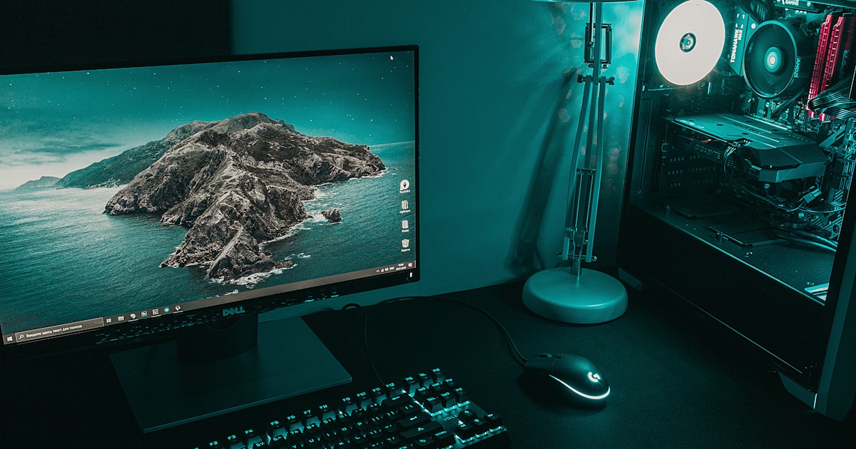 Komputer desktop untuk sistem operasi dan terminal Linux